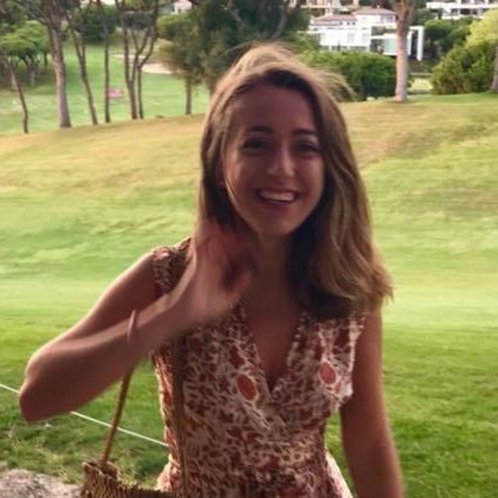 Meet your Posher, Carlotta